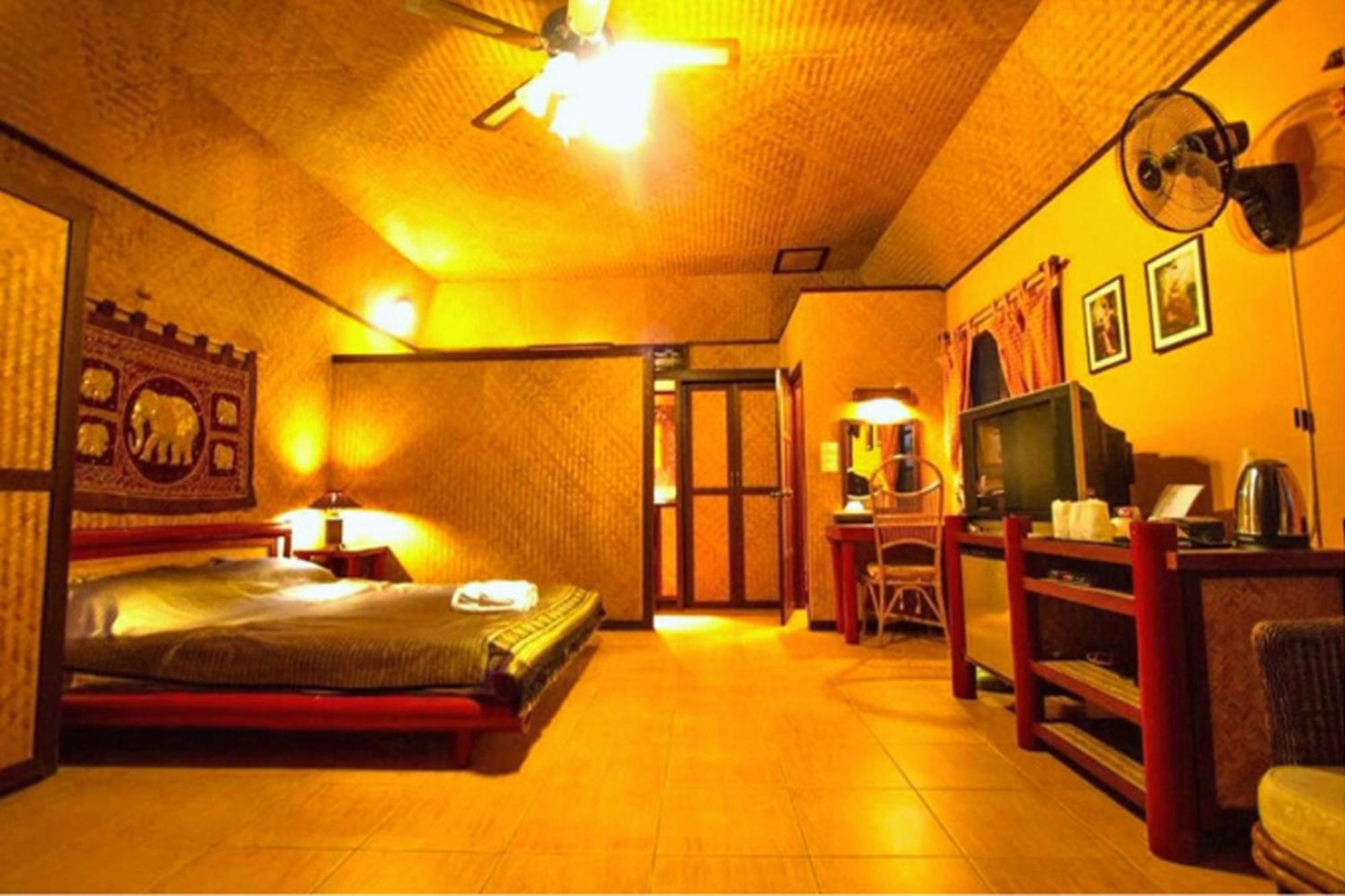 Old Tree'S House Hotel Mae Ai Bagian luar foto