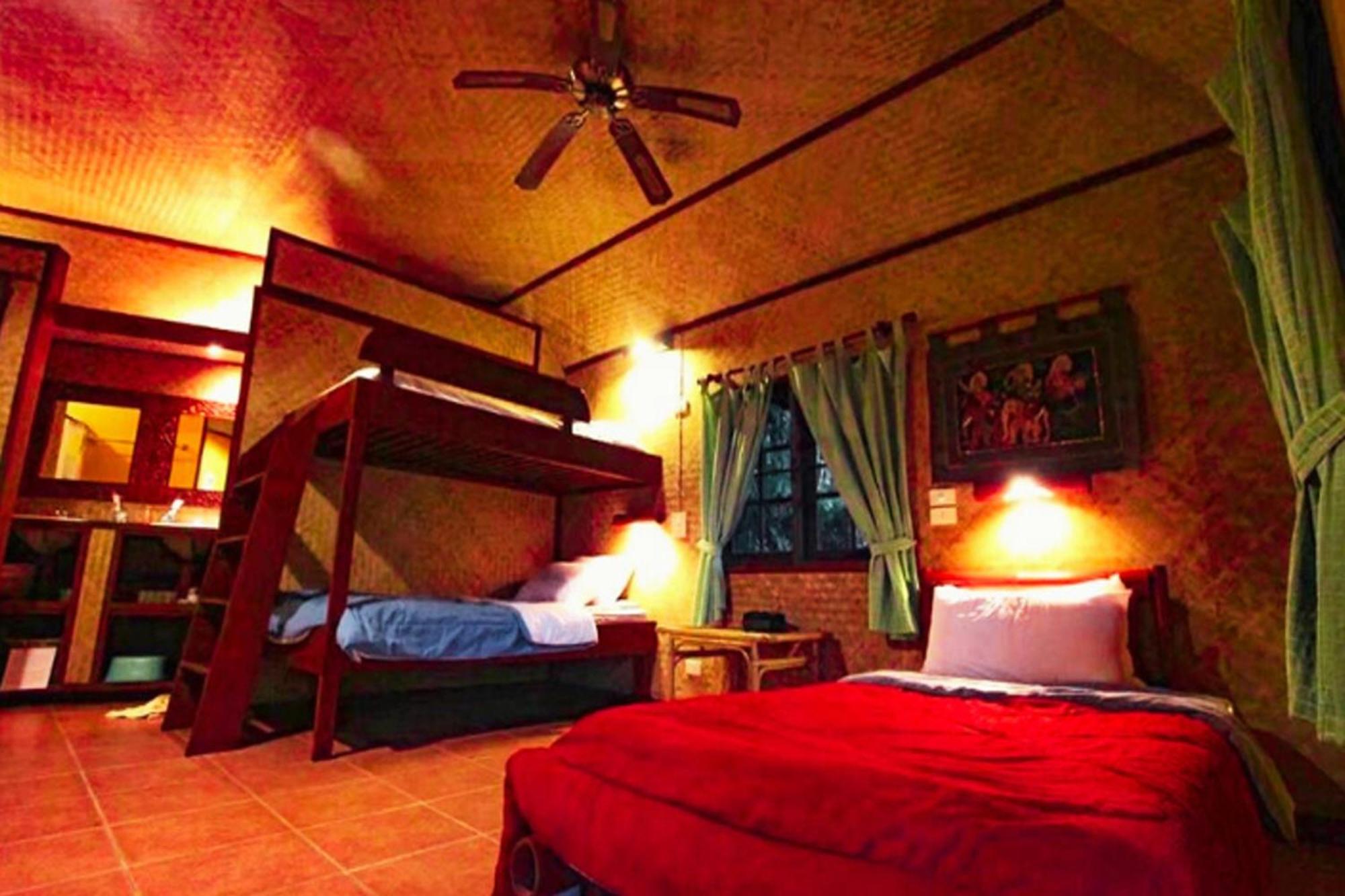 Old Tree'S House Hotel Mae Ai Bagian luar foto