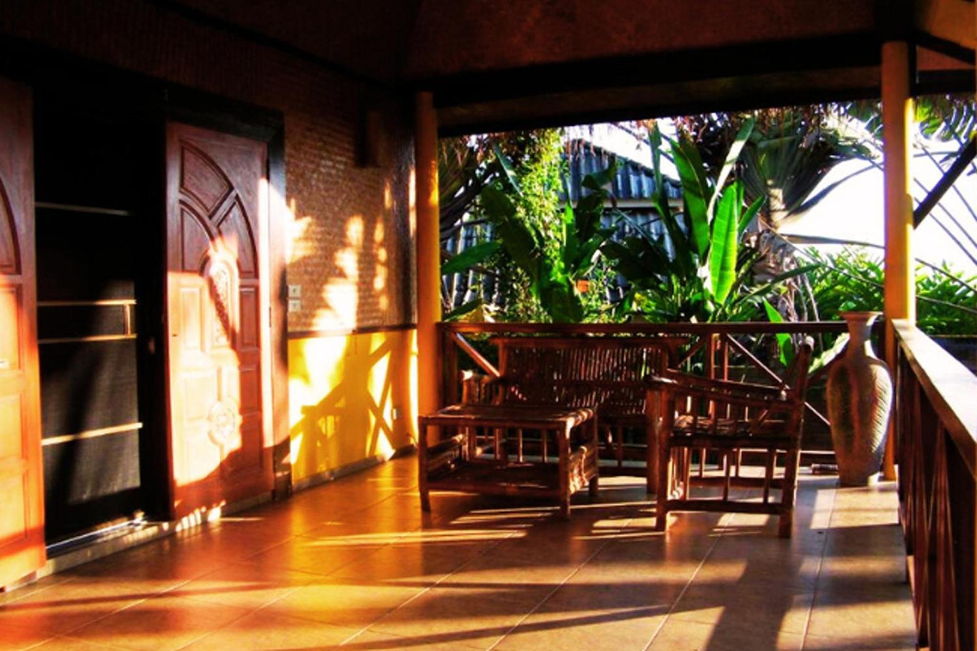Old Tree'S House Hotel Mae Ai Bagian luar foto